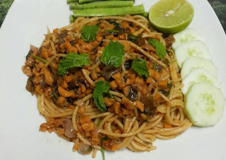 Recipe of Favorite Thai Style LARB Spaghetti with Mushroom and Sausages