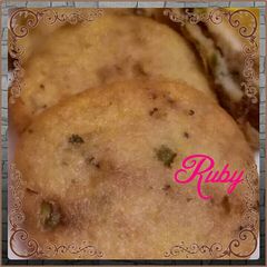 A picture of Suji kachori.