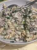 Pasta corta con champiñones y jamón
