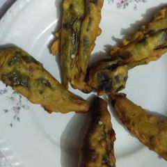 A picture of Mirchi pakoda.