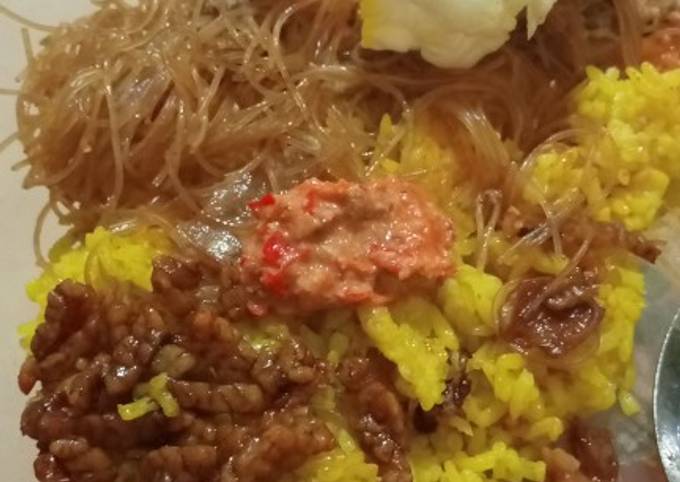 Resep Nasi kuning rice cooker simple tp enyakkk 😉😉