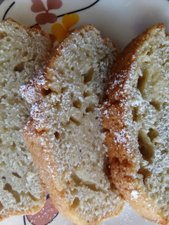 A picture of Lemon cake 🍋.