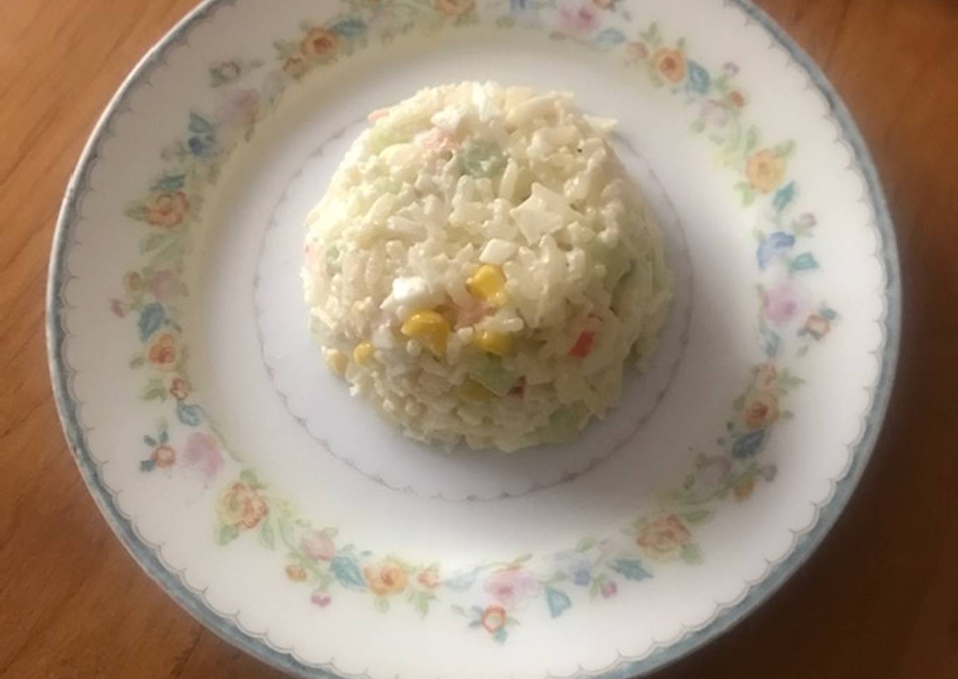Ensalada de arroz con surimi