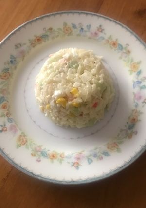 Una foto de Ensalada de arroz con surimi