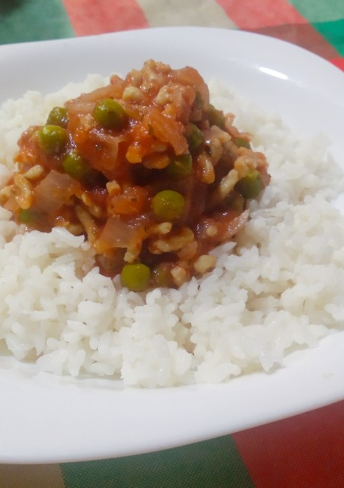 Una foto de Arroz blanco con salsa de tomate (todo) al microondas