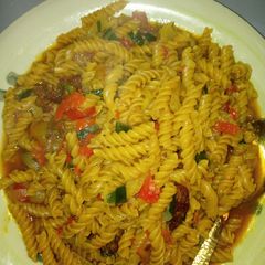 A picture of Jollof macaroni en minced chicken.