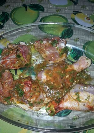Una foto de Pollo a la mostaza con ensalada