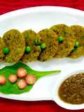 Spinach, peas & carrot idli