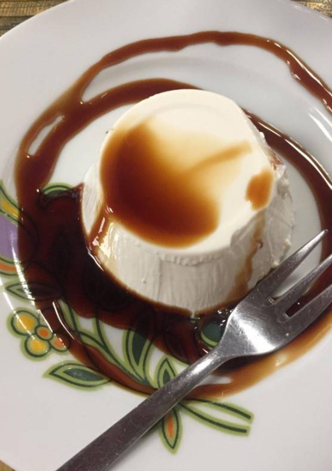 Una foto de Panna Cotta de caramelo 🍬
