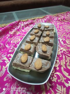 चॉकलेट बर्फी (Chocolate Barfi recipe in Hindi) रेसिपी मुख्य फोटो