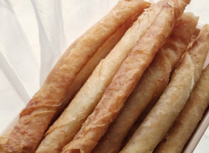 A picture of Pisang Aroma/Deep Fried Banana Spring Rolls.