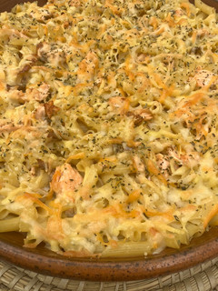 Una foto de Macarrones al Salmón con crema de 4 Quesos, huevos y nata