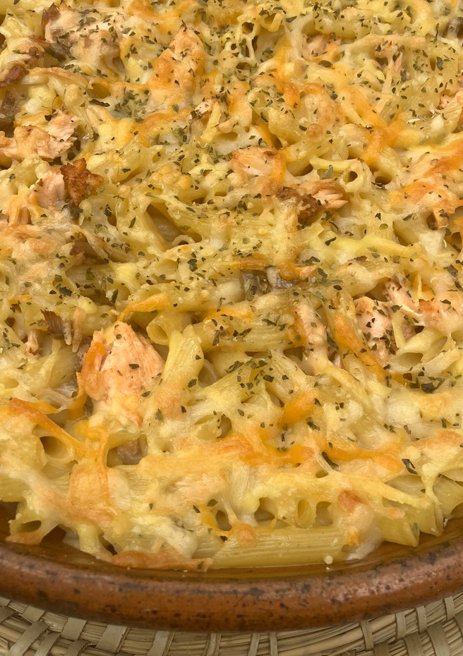 Una foto de Macarrones al Salmón con crema de 4 Quesos, huevos y nata