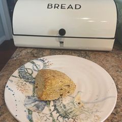 Pumpkin biscuits in the airfryer (makes 4) A picture of Pumpkin biscuits in the airfryer (makes 4).