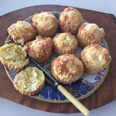 A picture of Cheese scones.