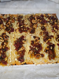 A picture of Camembert Bacon Walnut Flatbread Bites.
