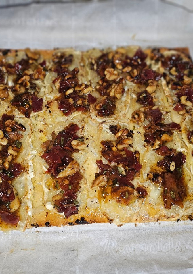 A picture of Camembert Bacon Walnut Flatbread Bites.