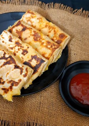 કોલસ્લો પોકેટ પરોઠા (Coleslaw Pocket Paratha Recipe In Gujarati) રેસીપી મુખ્ય ફોટો