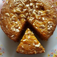 A picture of Mango semolina cake.