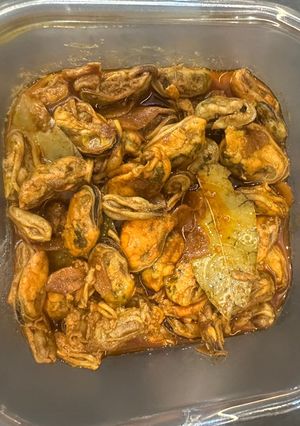 A picture of Mejillones en Escabeche - Spanish Marinated Mussels - Wowwweee - Quick Simple and Amazing - Enjoy :P.