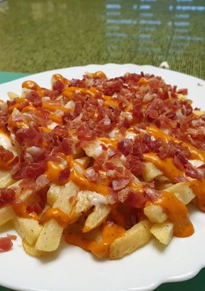 Una foto de Patatas bravas al estilo alcoreño