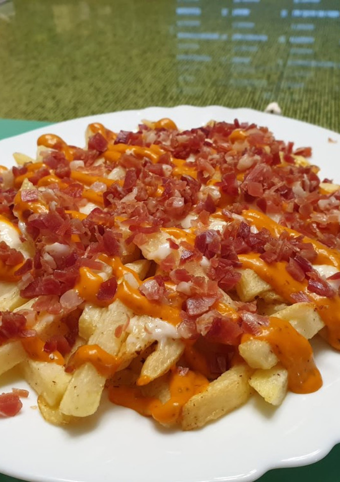 Una foto de Patatas bravas al estilo alcoreño