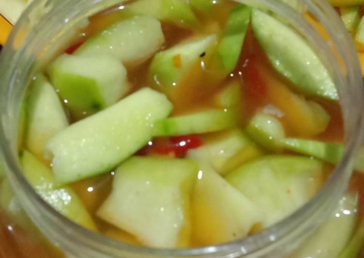 Asinan mangga dan kedondong