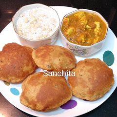 A picture of Masala pooris.