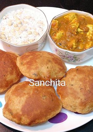 A picture of Masala pooris.