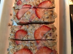 Una foto de Barritas de granola, yogurt y frutillas apto para diabéticos (sin cocción)