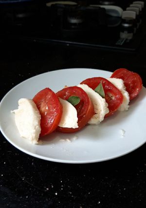 Une photo de Salade mozzarella tomate ❤