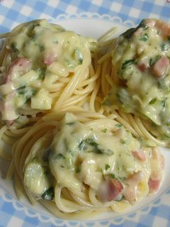 Szalonnás-pórés spagetti (Gluténmentesen is) recept fotója