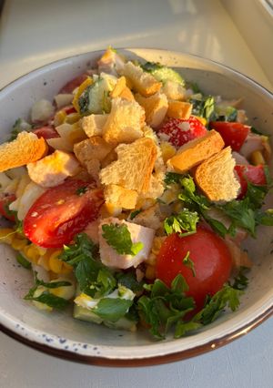 Фото Салат з копченою куркою.