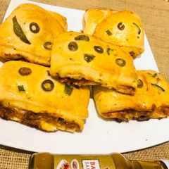 A picture of Pizza Roll.