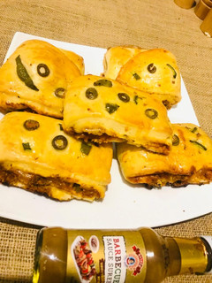 A picture of Pizza Roll.