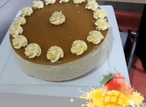 Una foto de Pastel de yogurt y mango s/ azúcar🥭