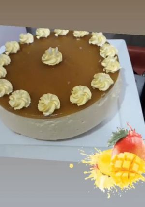 Una foto de Pastel de yogurt y mango s/ azúcar🥭