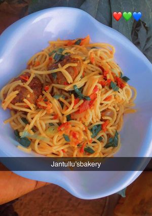 A picture of Meatballs pasta🍝.