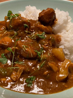 Una foto de Curry estofado de pollo con patatas estilo Madras (Chennai)