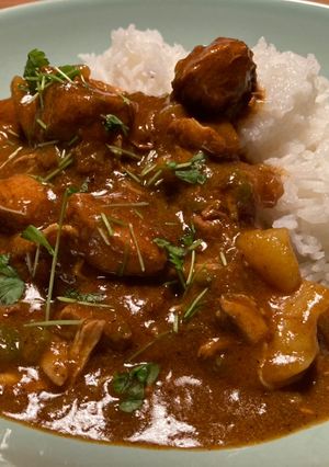 Una foto de Curry estofado de pollo con patatas estilo Madras (Chennai)