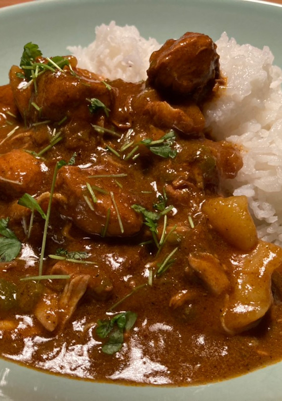 Una foto de Curry estofado de pollo con patatas estilo Madras (Chennai)