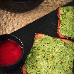 A picture of Cheesy Chutney Paneer Toast.