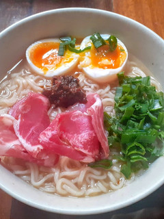 Una foto de Ramen Instantáneo  (ラーメン)