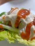 Ssam de Pollo al Curry con Raita y Salsa Brava
