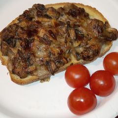 A picture of Mushroom and truffle ham toast topper in airfryer.😋😋.