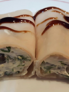 Una foto de Rollos de jamón, queso y lechuga varias