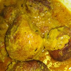 A picture of Chanar dalna (chena balls curry).