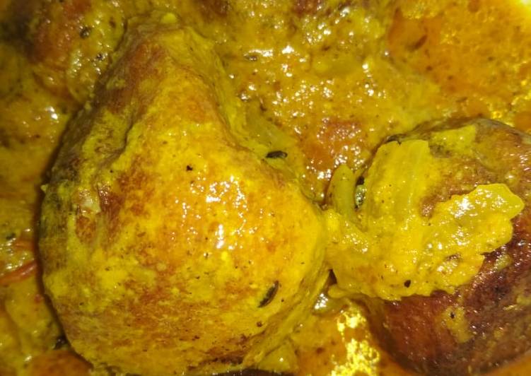 Chanar dalna (chena balls curry)