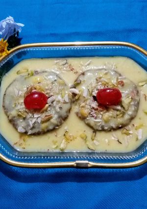 A picture of Shahi tukra with rabri.