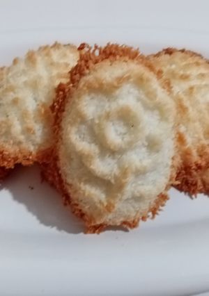 O poză a rețetei Fursecurile Coco-din albușuri și nucă de cocos.